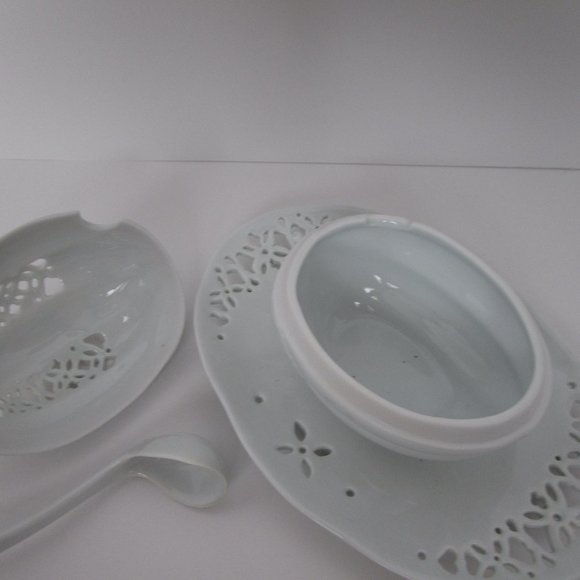 small vintage ceramic lidded sauce tureen - Picture 5 of 6